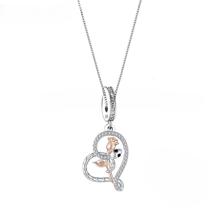 Collier avec une Rose en Pendentif