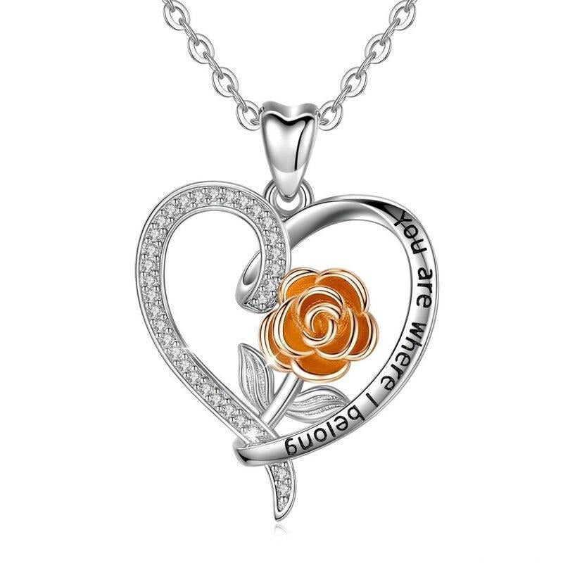 collier avec une rose en argent