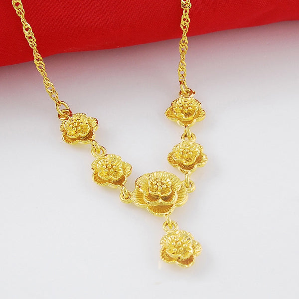 collier avec une rose en or