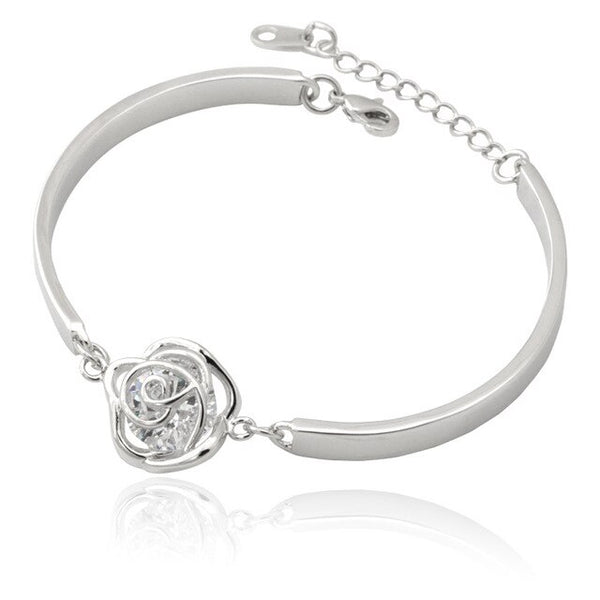 bracelet en argent avec une rose