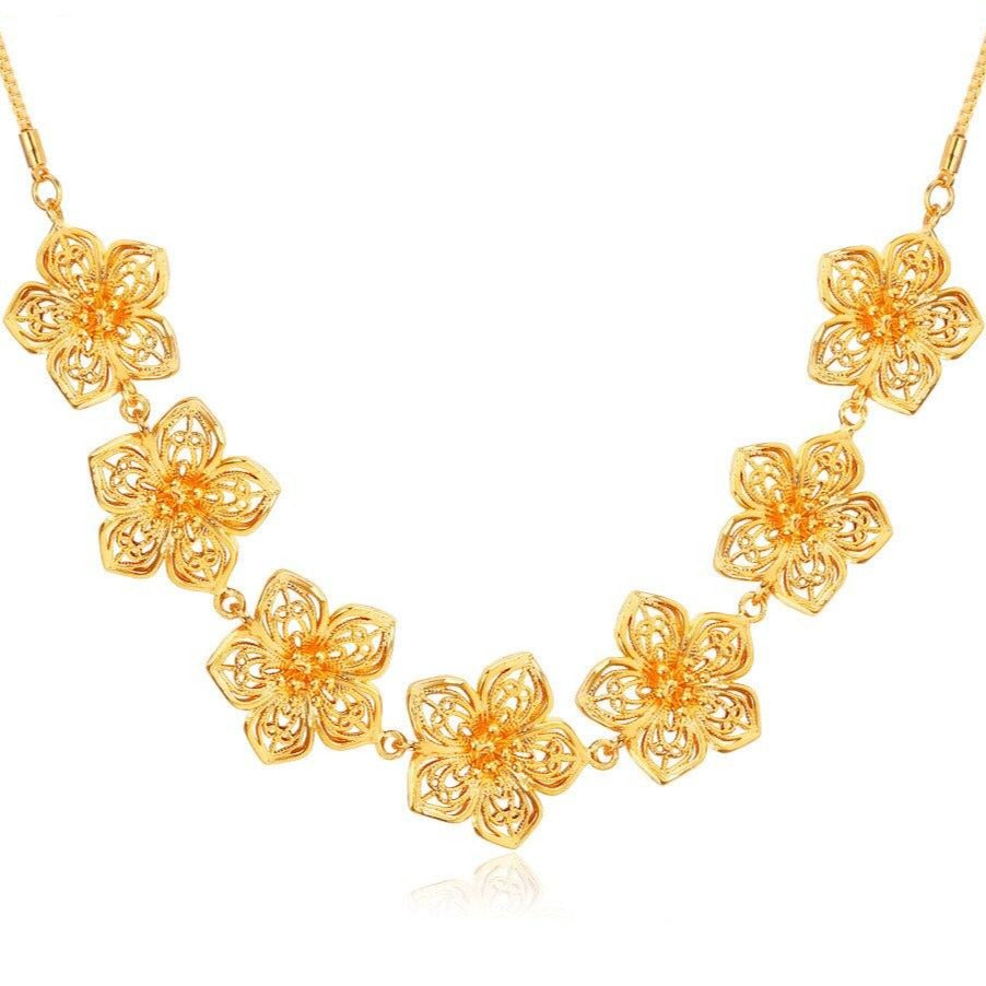 collier avec rose en or