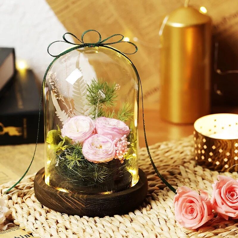 rose eternelle en verre sous cloche rose